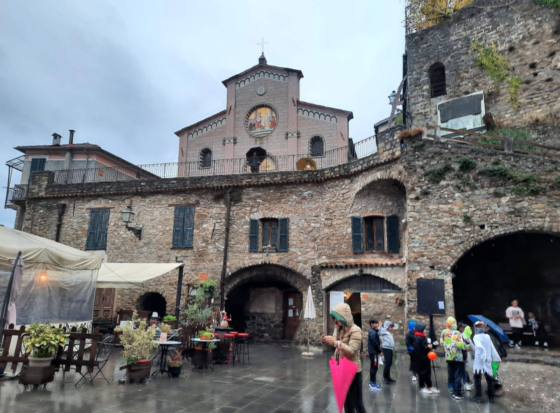 Castello Della lucertola, Italy